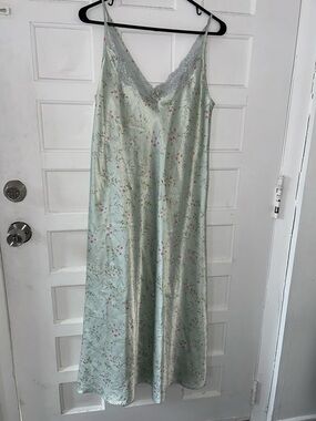 Oscar de la Renta Pale Mint Floral Satin Slip with Lace Trim